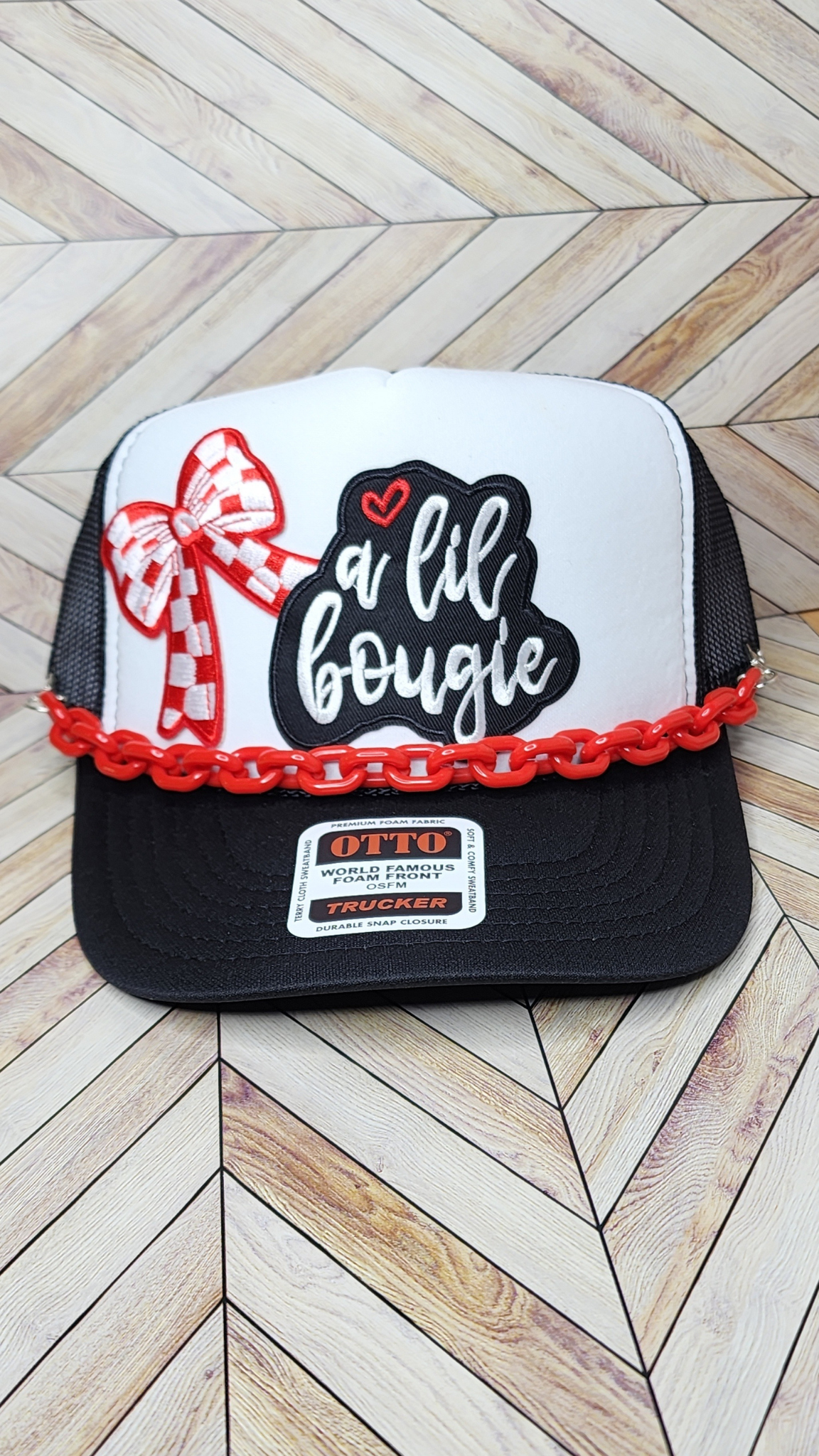 Black Bougie Red Chain
